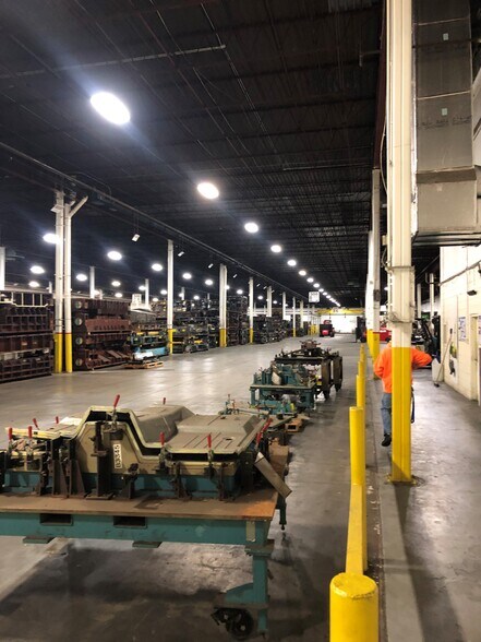 More Photos Of 7075 Dort Hwy, Grand Blanc Warehouse For Lease