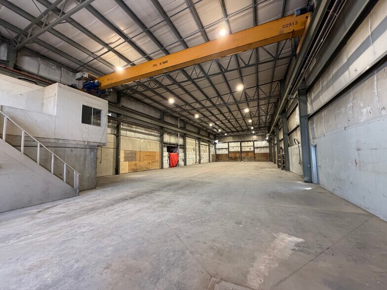 More Photos Of 11 & 13 - 27123 Highway 597, Blackfalds Warehouse For Lease