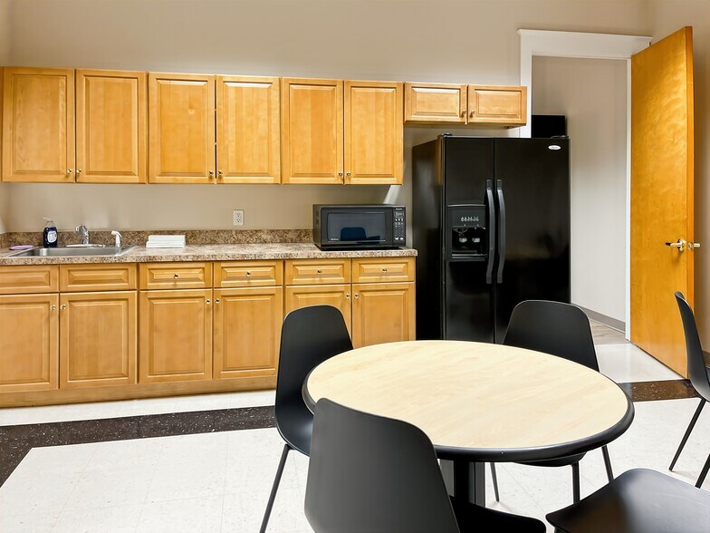 More Photos Of 300 E University Ave, Gainesville Coworking Space