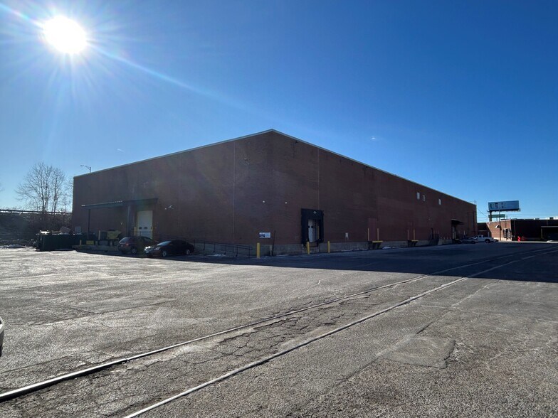 More Photos Of 120 Moffitt St, Stratford Warehouse For Lease