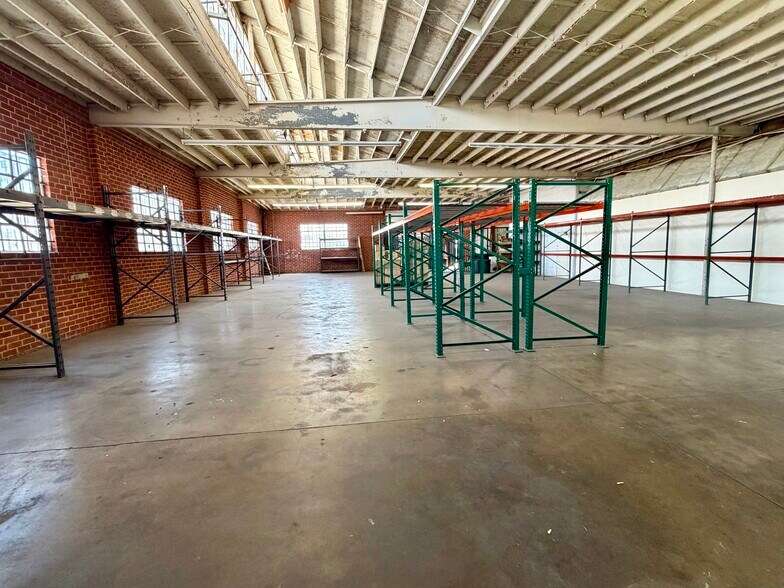More Photos Of 15100 S Broadway, Gardena Warehouse For Lease