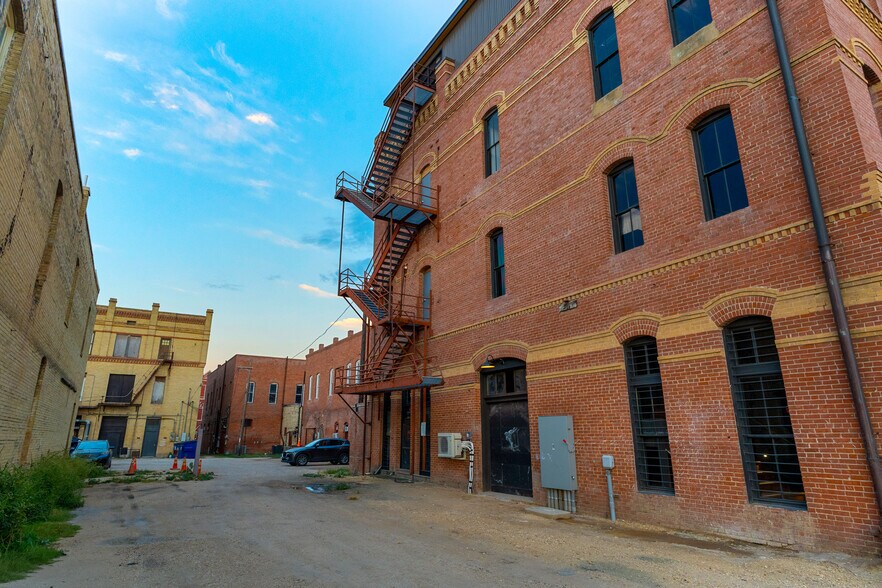 More Photos Of 119 W San Antonio St, Lockhart Storefront Retail Office For Lease