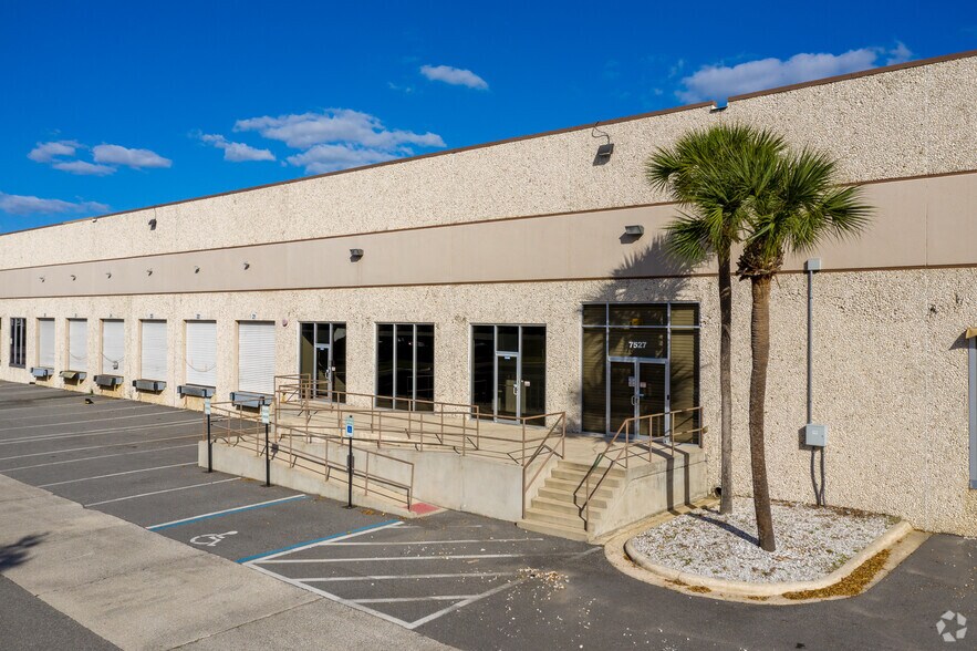 More Photos Of 7503-7527 Exchange Dr, Orlando Distribution For Lease