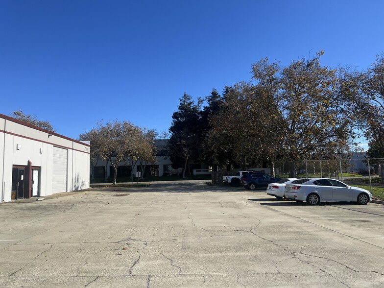More Photos Of 21087 Cabot Blvd, Hayward Warehouse For Sale