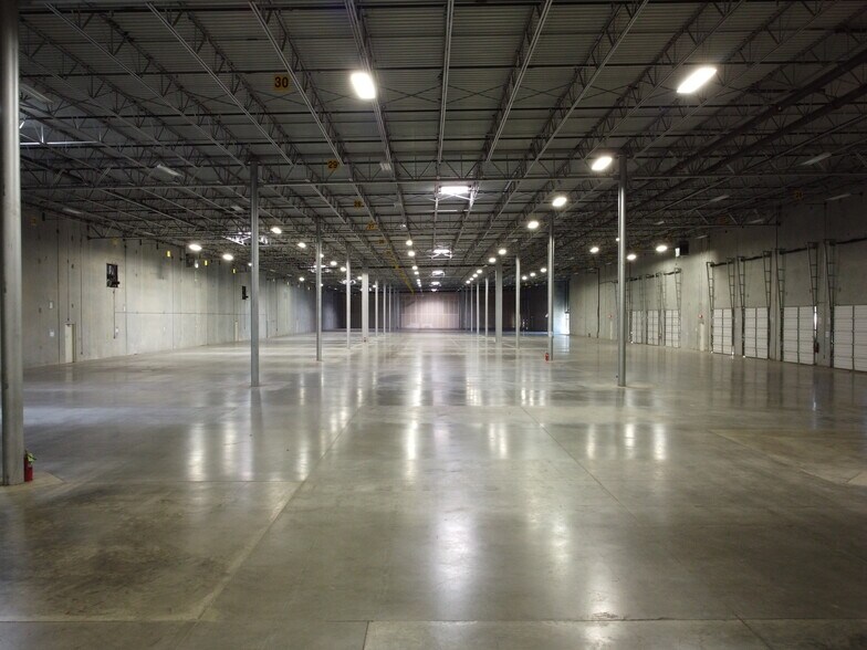 More Photos Of 5201 Catron Dr, Dallas Distribution For Lease