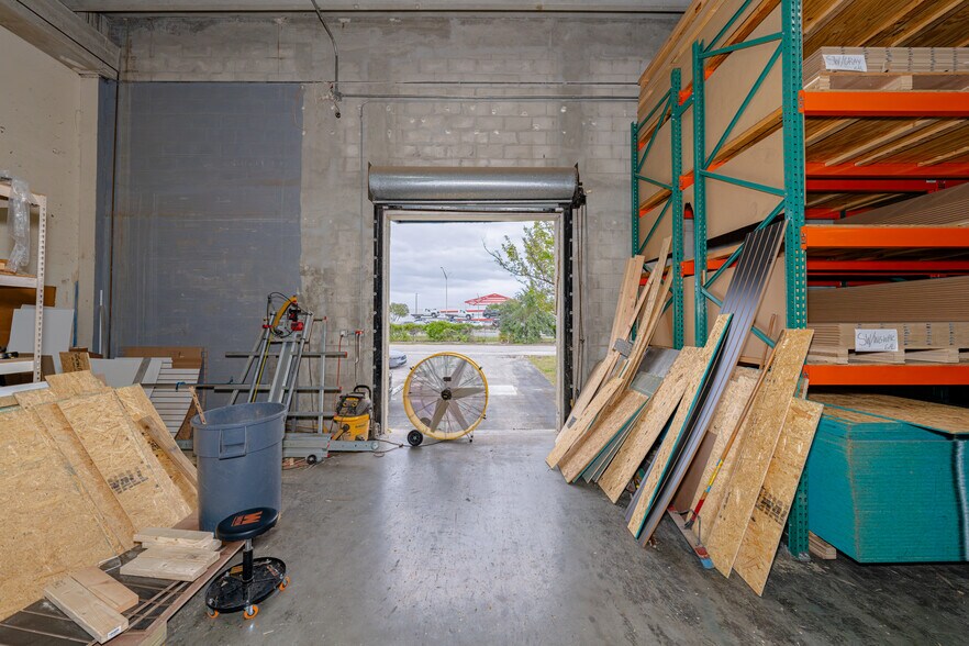 More Photos Of 4000 N 28th Ter, Hollywood Warehouse For Lease