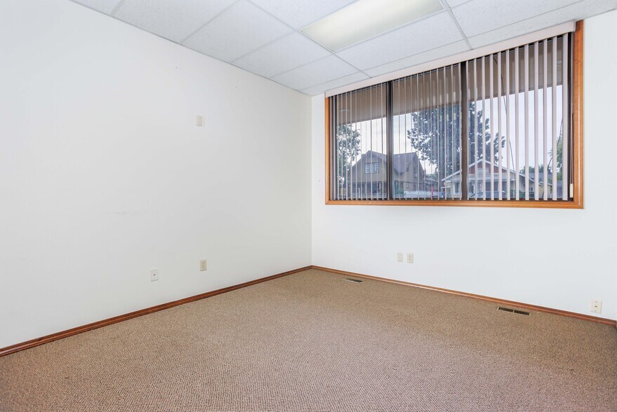 More Photos Of 100 N Fruitland St, Kennewick Office For Lease