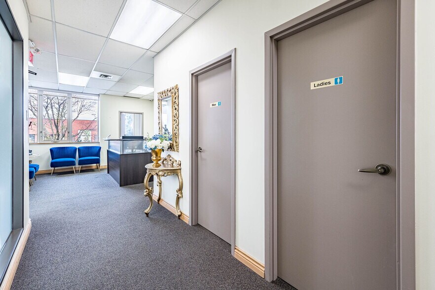 More Photos Of 220 Advance Blvd, Brampton Office For Sale