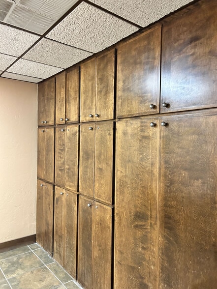 More Photos Of 1917 S Harvard Dr, Oklahoma City Office For Lease