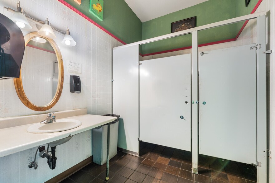 More Photos Of 204 Main Ave, Tillamook Storefront For Sale