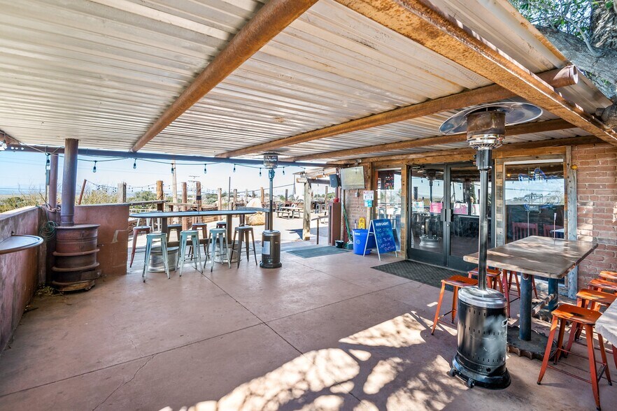 More Photos Of 1200 N Jefferson Dr, Oracle Bar For Sale