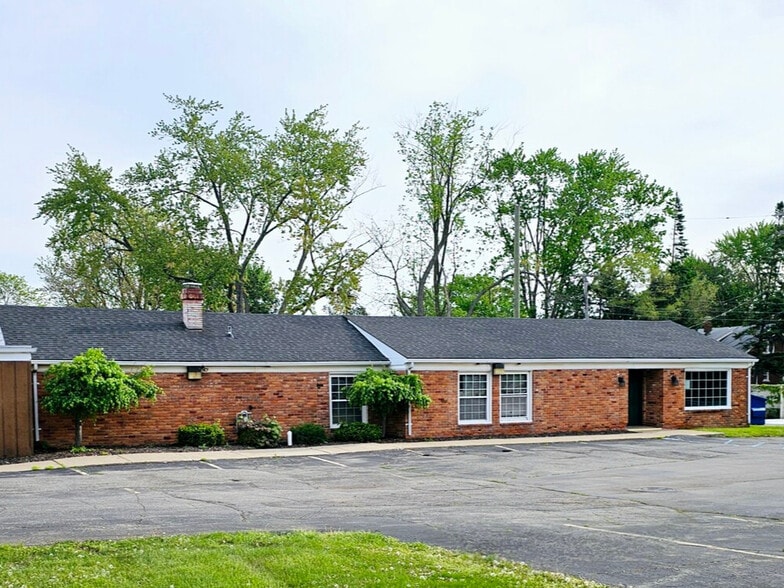 Primary Photo Of 6201 Chicago Rd, Warren Medical For Lease