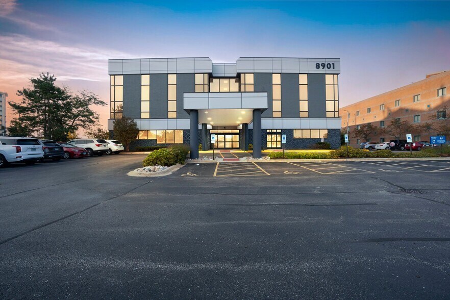 Primary Photo Of 8901 Golf Rd, Des Plaines Medical For Lease