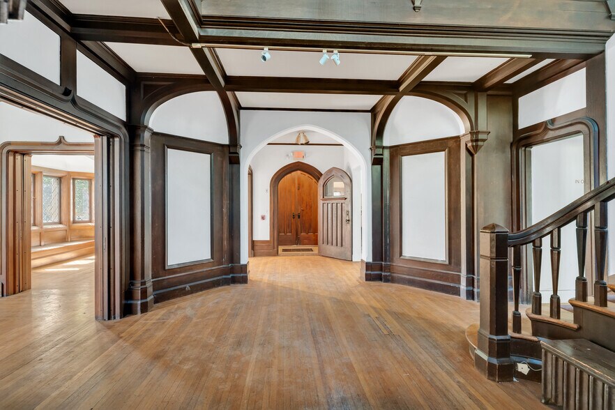 More Photos Of 51 Trumbull St, New Haven Office For Sale