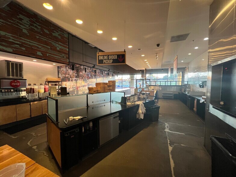 More Photos Of 4101 Tates Creek Centre Dr, Lexington General Retail For Lease