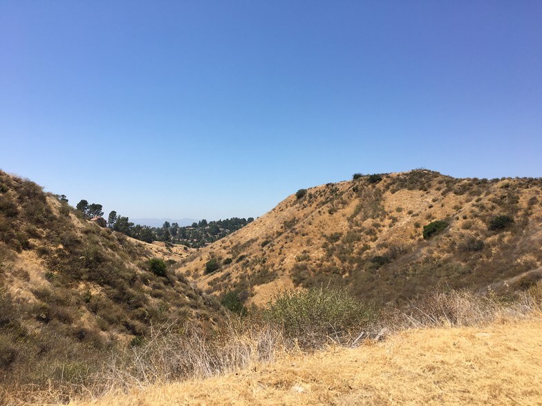 More Photos Of 18100 Sesnon Blvd, Granada Hills Land For Lease