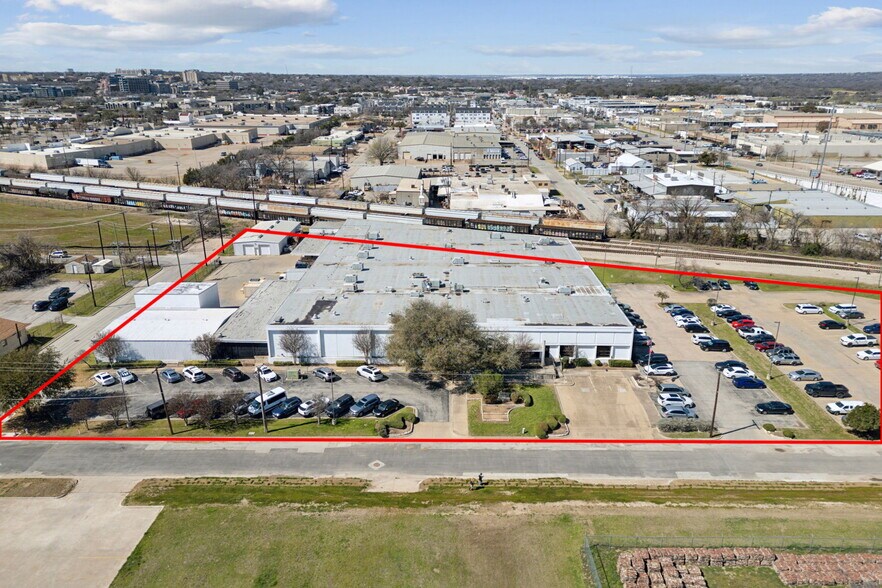 More Photos Of 200 Greenleaf St, Fort Worth Industrial For Sale