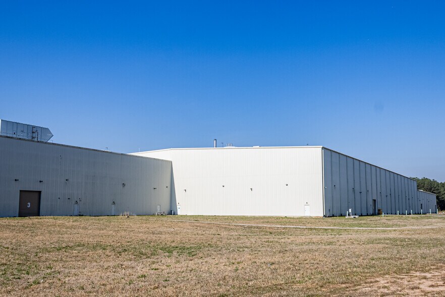 More Photos Of 411 Pegasus Pky, Lagrange Manufacturing For Sale