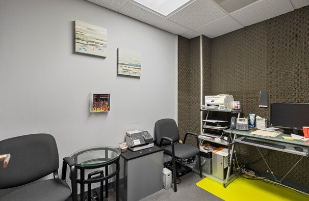 More Photos Of 215 Toll Gate Rd, Warwick Medical For Lease