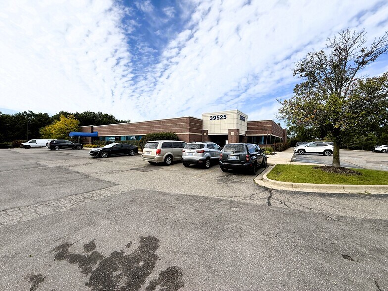 More Photos Of 39525 14 Mile Rd, Novi Medical For Lease