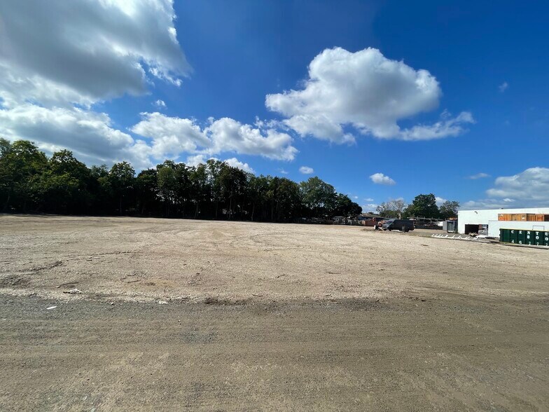 More Photos Of Whitehead Ave, South River Warehouse For Lease