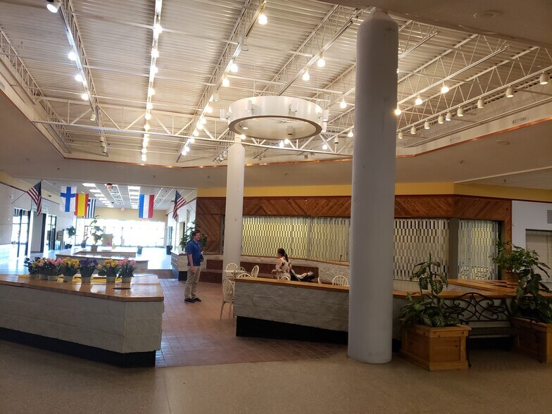 More Photos Of 990 W 41st St, Hibbing Unknown For Lease