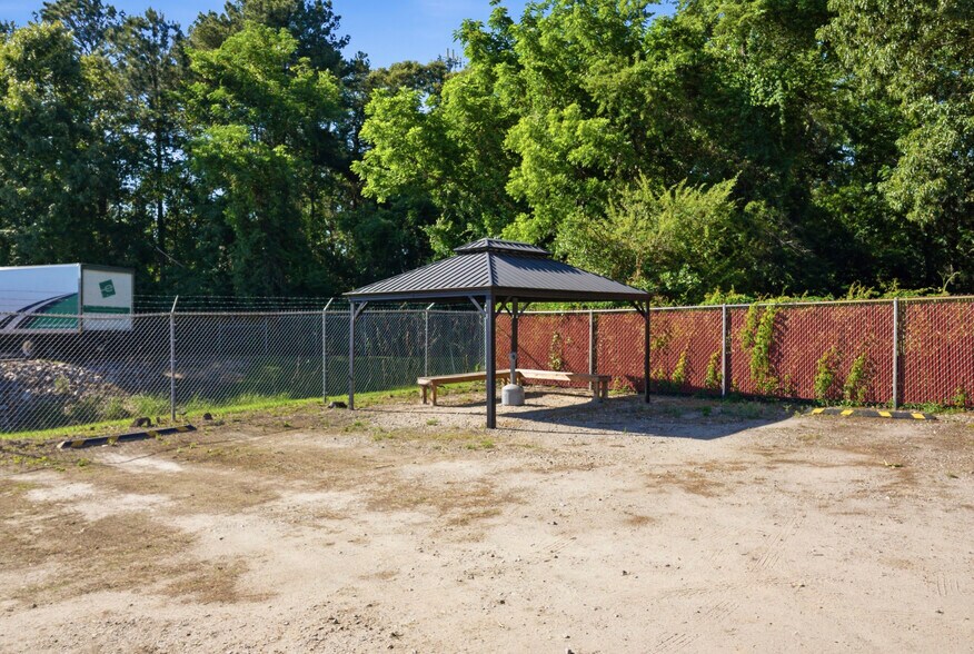 More Photos Of 2321 Hope Mills Rd, Fayetteville Unknown For Lease