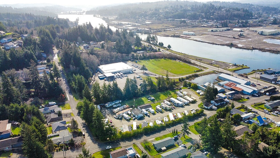 More Photos Of 718 F St, Coos Bay Manufactured Housing Mobile Home Park For Sale