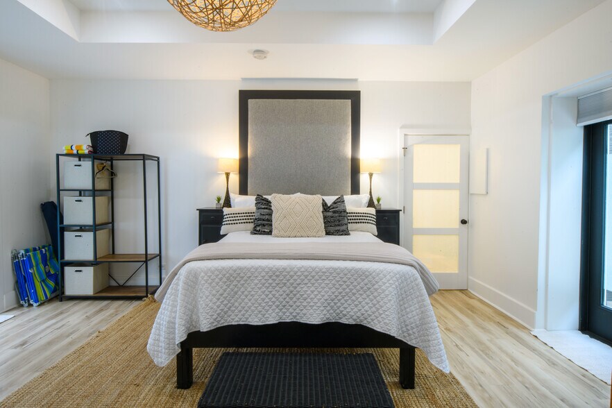 More Photos Of 13662 Red Arrow Hwy, Harbert Hotel For Sale