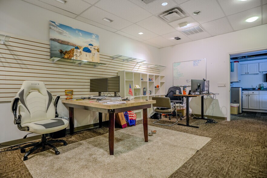 More Photos Of 35 Research Pky, Old Saybrook Light Manufacturing For Sale