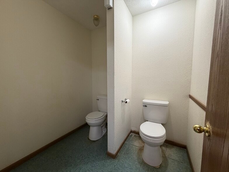 More Photos Of 100 Bosa Dr, Saint Robert Health Club For Sale