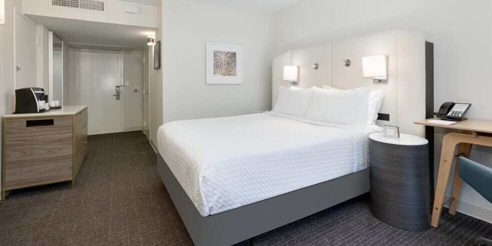 More Photos Of 1015 Elm St, Dallas Hotel For Sale