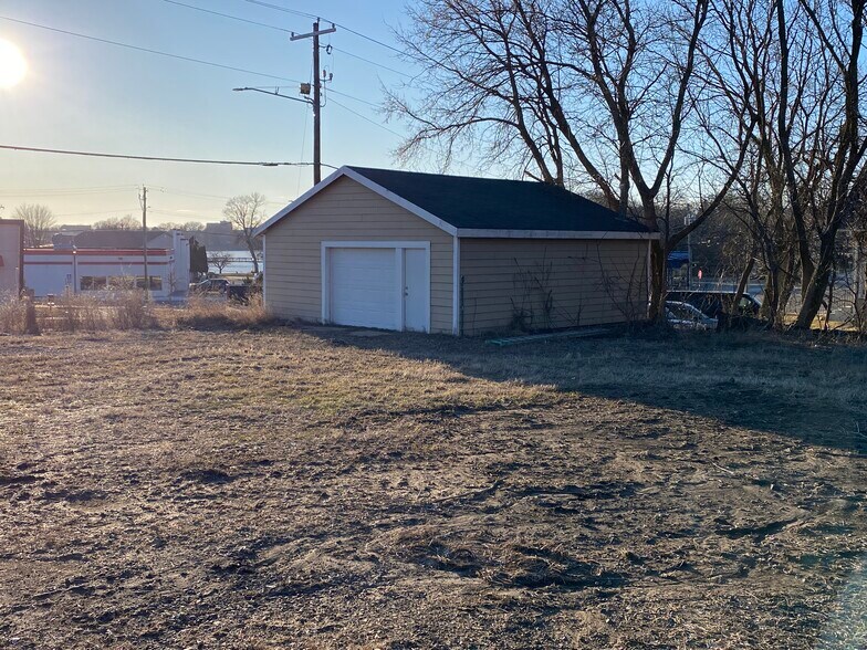 More Photos Of 817 Marshall St, Albert Lea Flex For Sale