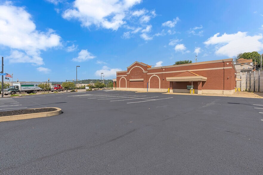 More Photos Of 351 Brighton Ave, Rochester Freestanding For Lease