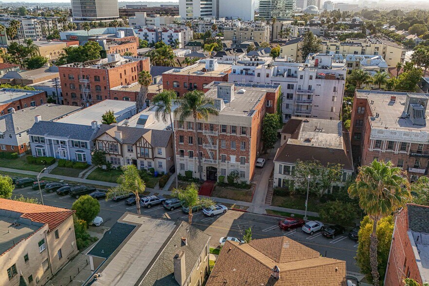 More Photos Of 621 S Dunsmuir Ave, Los Angeles Apartments For Sale
