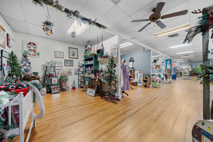 More Photos Of 811 Oregon St, Oshkosh Restaurant For Sale