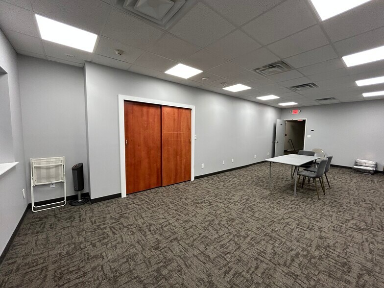 More Photos Of 5 Sunrise Plz, Valley Stream Office For Lease