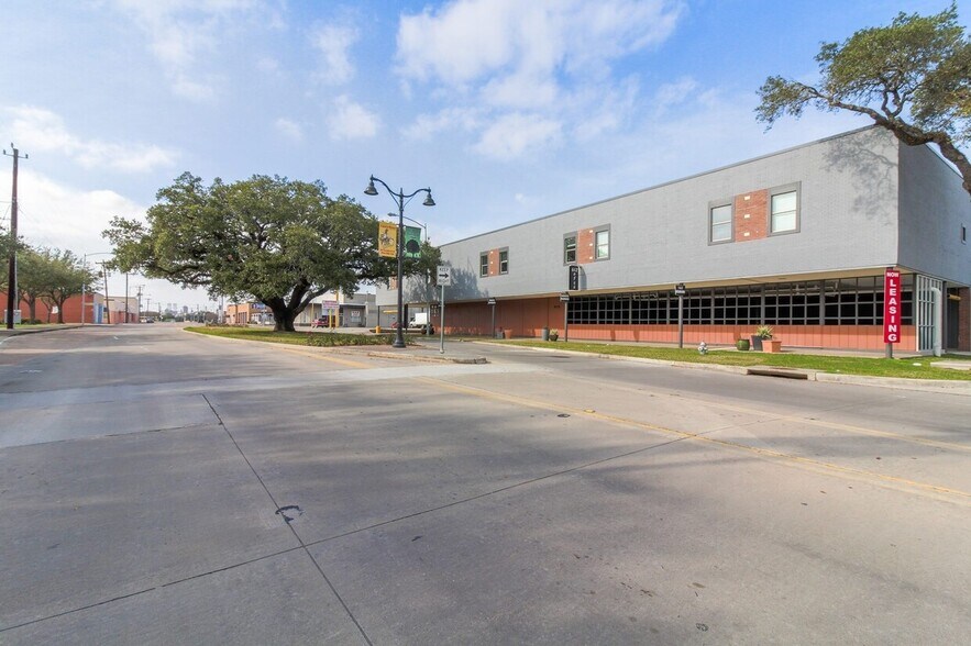 More Photos Of 612 W Texas Ave, Baytown Apartments For Sale