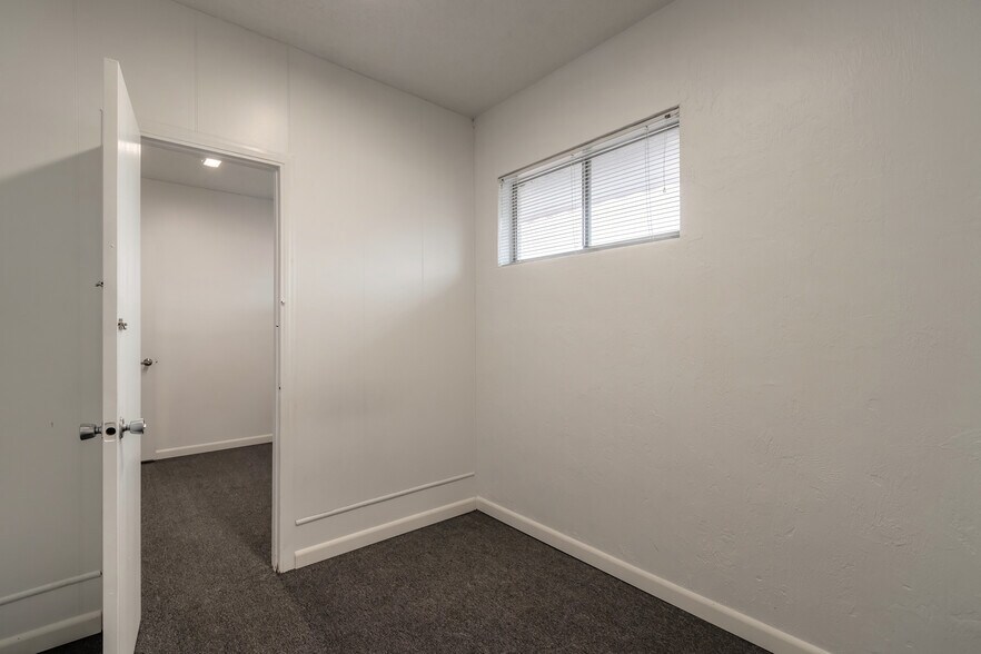 More Photos Of 1615 Ridgewood Ave, Holly Hill Loft Creative Space For Sale