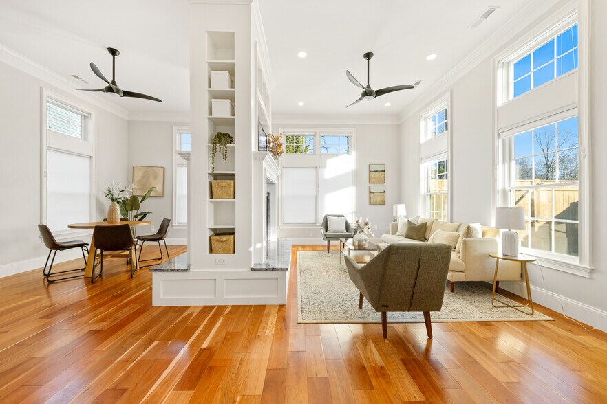 More Photos Of 25 Carlisle Rd, Westford Veterinarian Kennel For Sale