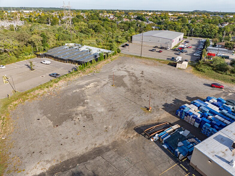 More Photos Of 585 Broadhollow Rd, Melville Warehouse For Lease
