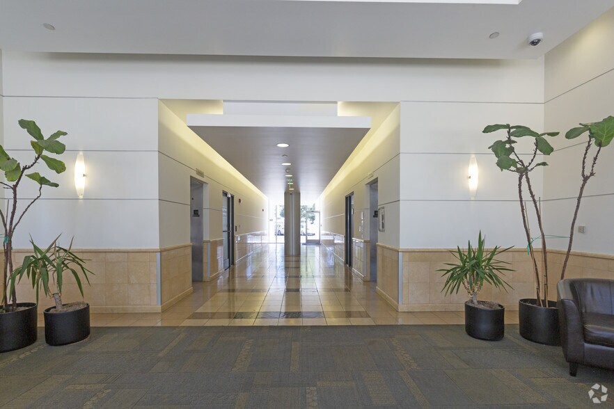 More Photos Of 2550 N Hollywood Way, Burbank Office For Lease