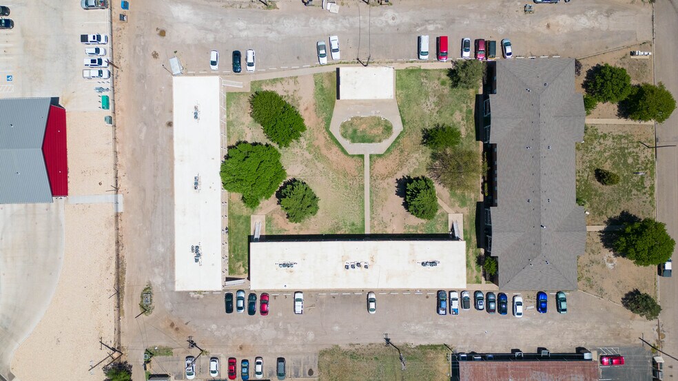 More Photos Of 2500 W 26th St, Plainview Apartments For Sale