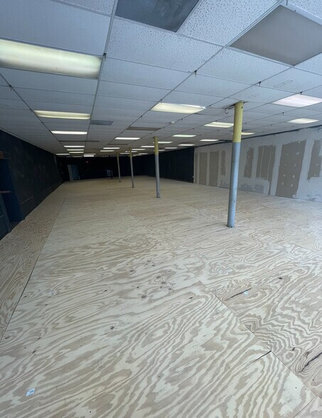 More Photos Of 7428-7434 Wornall Rd, Kansas City Storefront For Sale
