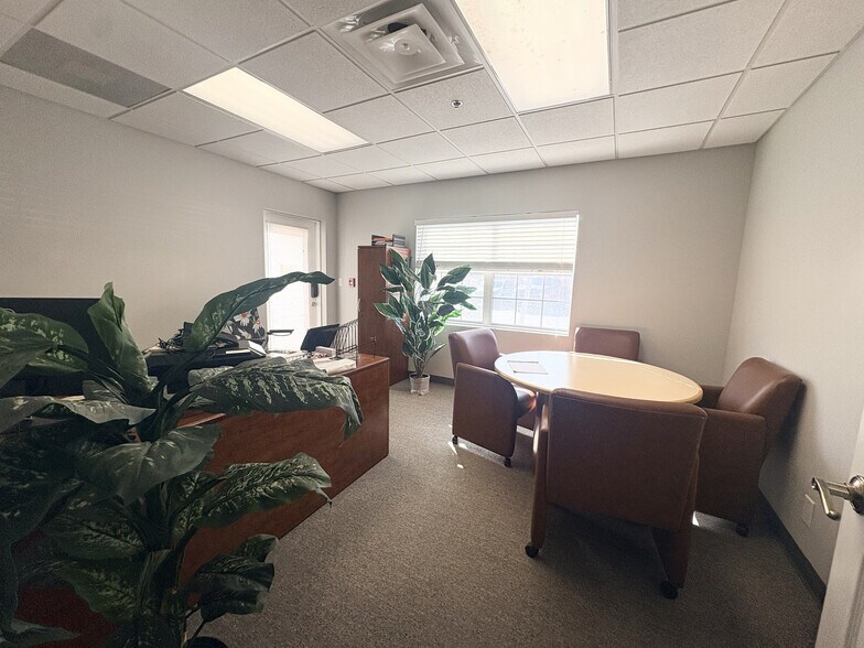 More Photos Of 177-183 Center Rd, Venice Medical For Lease