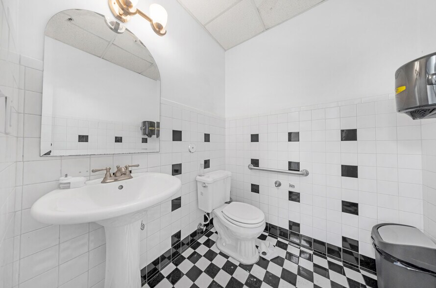 More Photos Of 2601 NW 105th Ave, Miami Warehouse For Sale