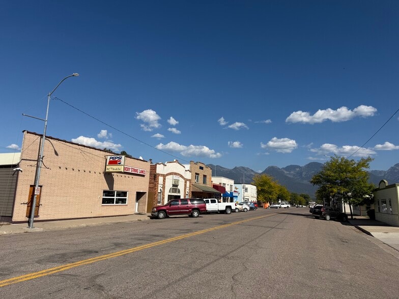 Primary Photo Of 412 Main St SW, Ronan Sports And Entertainment For Sale