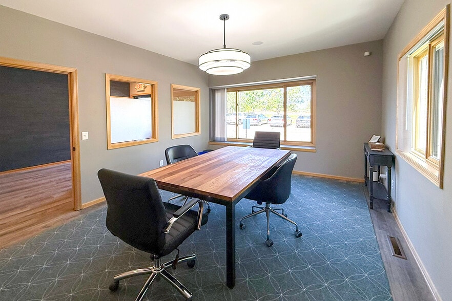 More Photos Of 5770 Blackshire Path, Inver Grove Heights Office For Sale