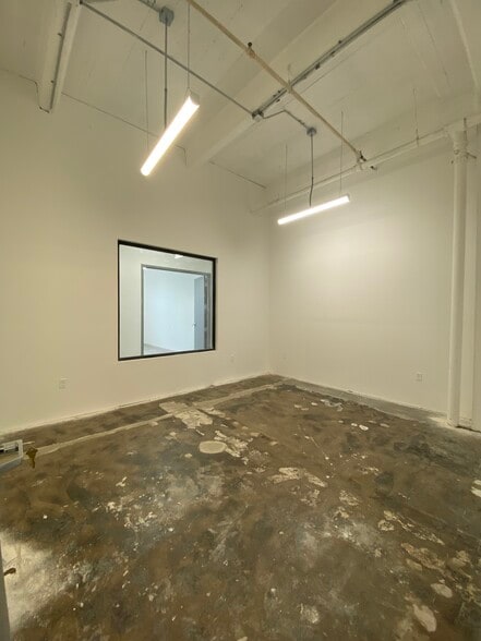 More Photos Of 901 E 31st St, Los Angeles Manufacturing For Lease