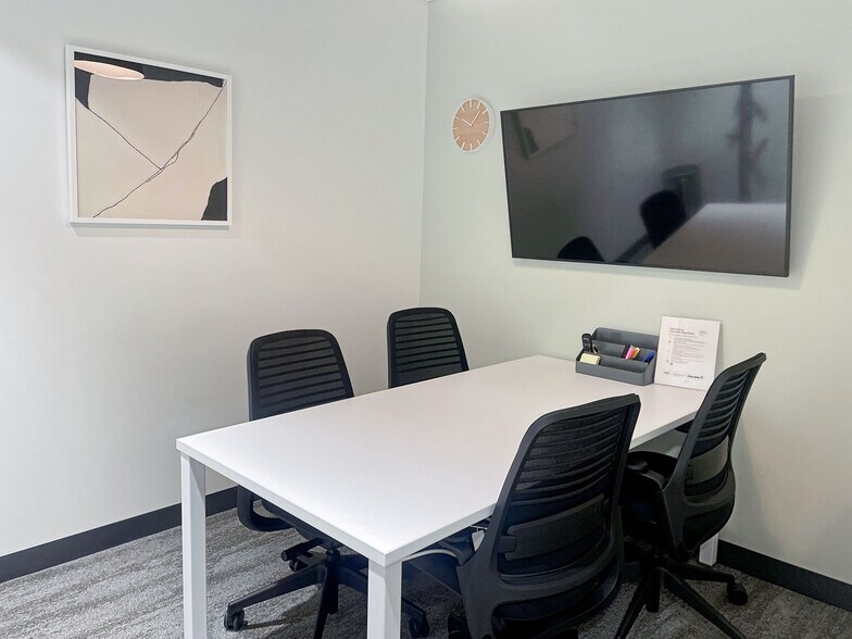 More Photos Of 999 Oakmont Plaza Dr, Westmont Coworking Space